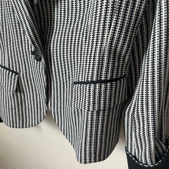 Black and White Blazer Cropped Holt Renfrew Stripes Academia Preppy Jacket Sz 8 - Picture 6 of 11